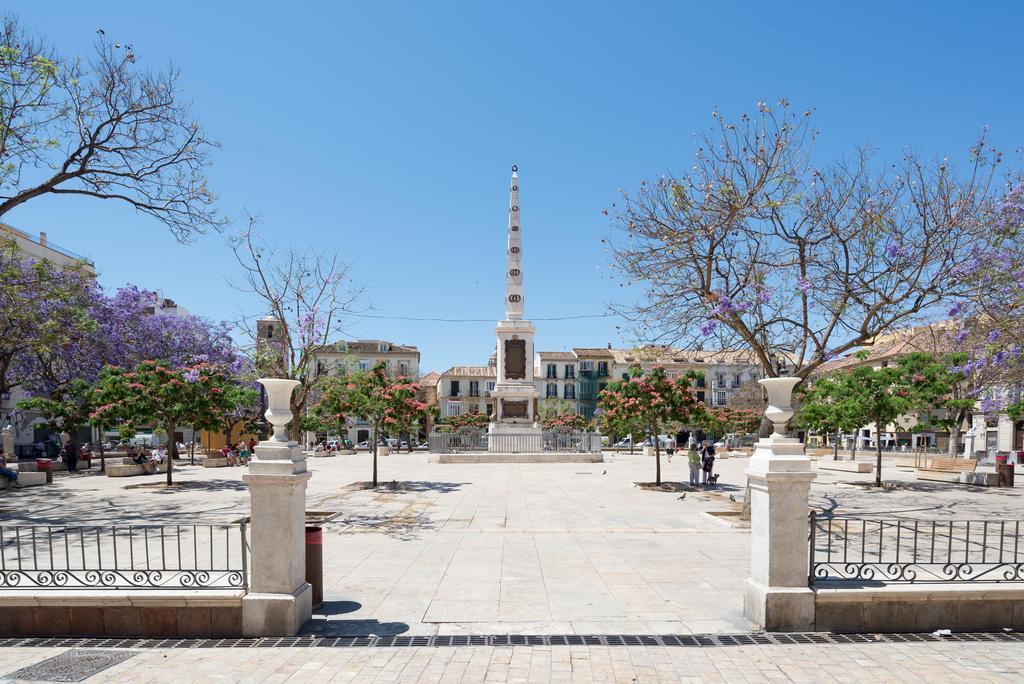 Апартаменты Plaza Picasso Малага Экстерьер фото